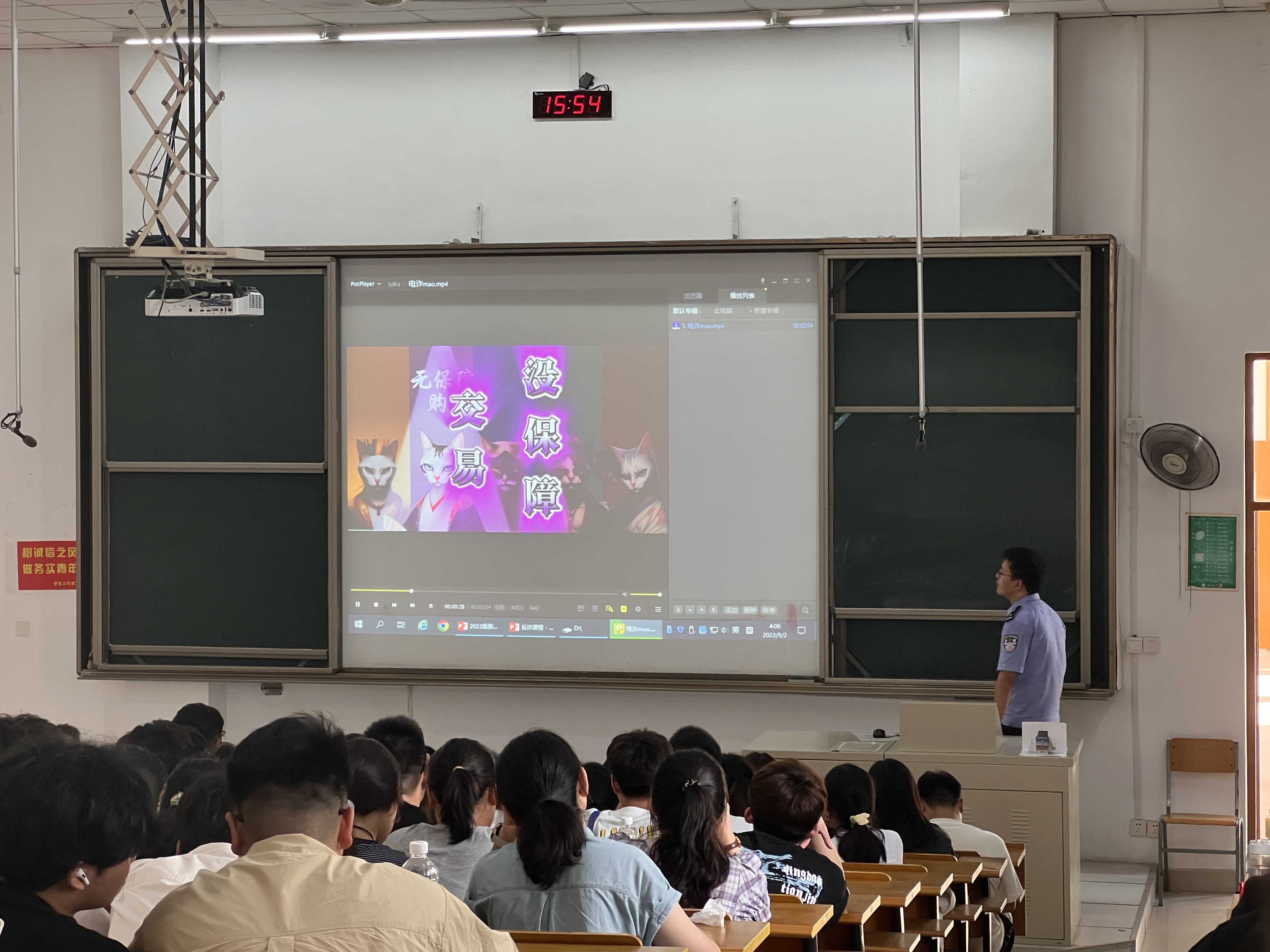 471318